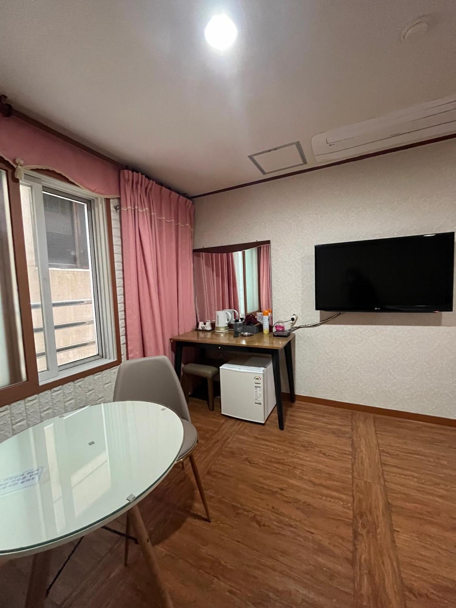 Oreum Motel Чеджудо Экстерьер фото