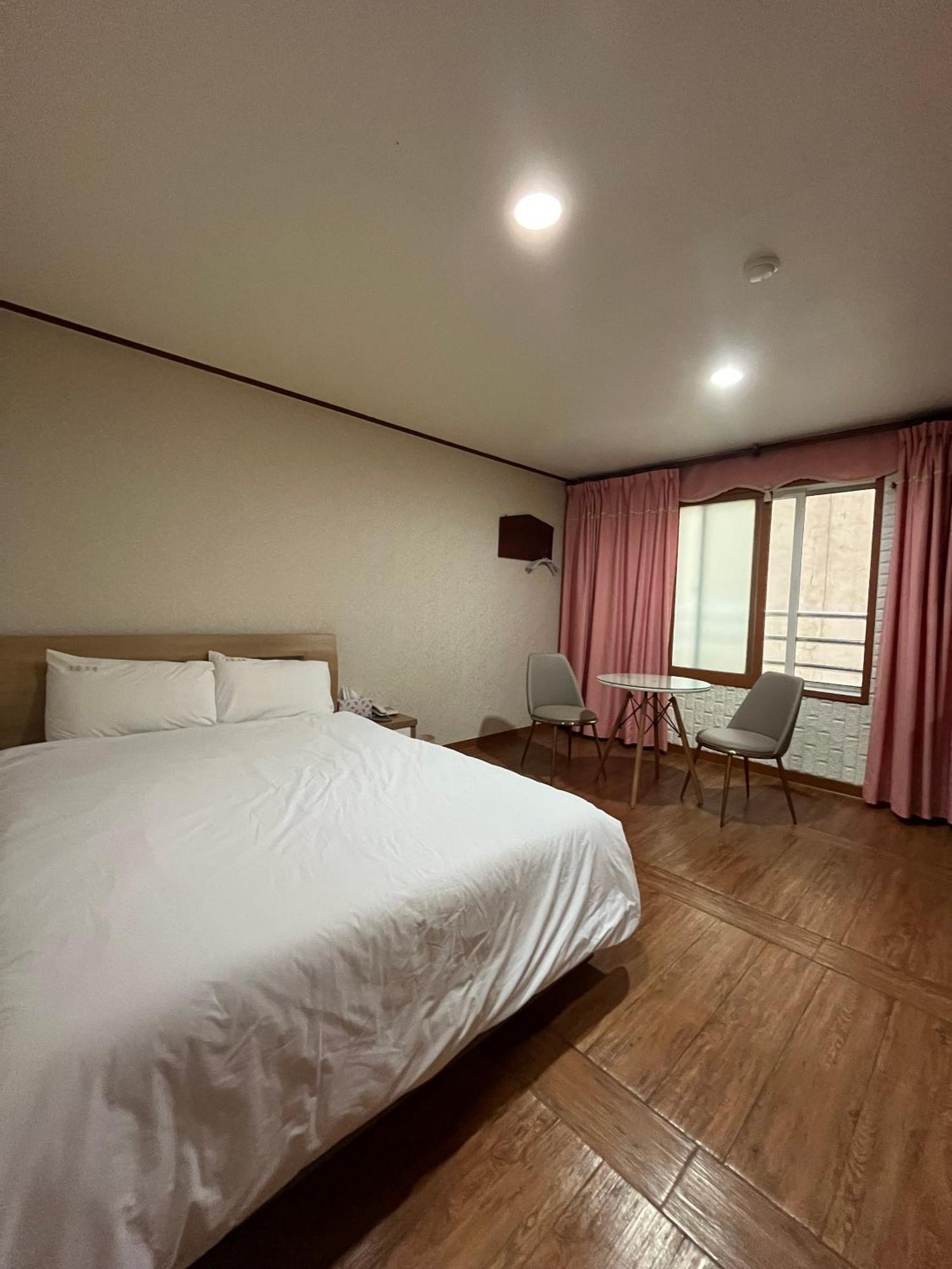 Oreum Motel Чеджудо Экстерьер фото